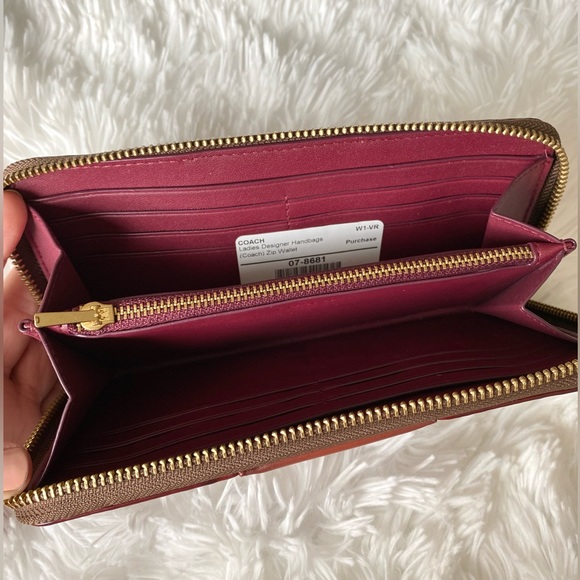 ✨COACH wallet✨ - Picture 3 of 3